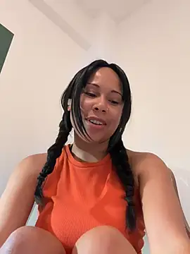 Snapshot of HaileyDiana chatting on 06-18-26, 04:44 HaileyDiana online show from 06-18-26, 04:44