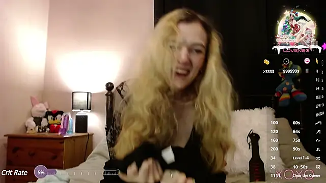 Snapshot of EllieeRose chatting on 12-21-24, 06:44 EllieeRose online show from 12-21-24, 06:44