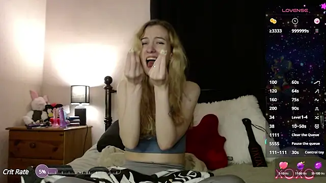 Snapshot of EllieeRose chatting on 01-18-25, 06:13 EllieeRose online show from 01-18-25, 06:13
