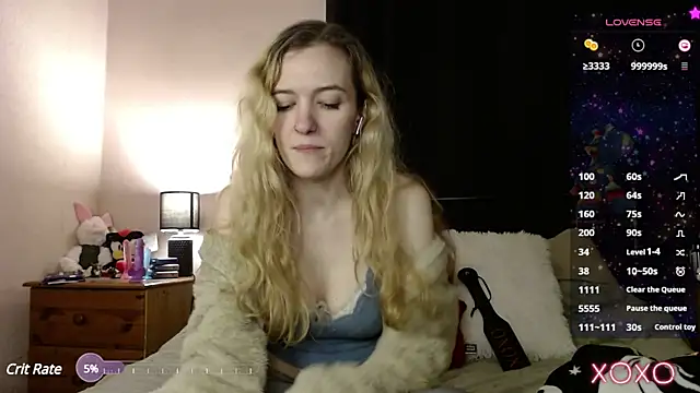 Snapshot of EllieeRose chatting on 01-19-25, 06:53 EllieeRose online show from 01-19-25, 06:53