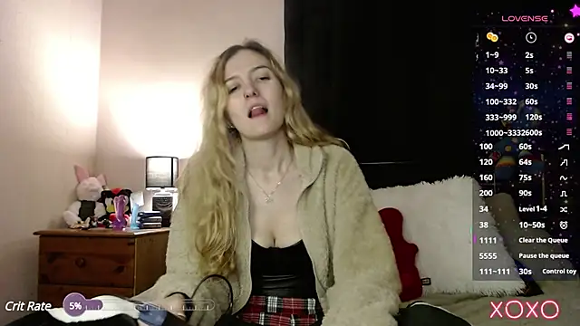 Snapshot of EllieeRose chatting on 01-24-25, 12:20 EllieeRose online show from 01-24-25, 12:20