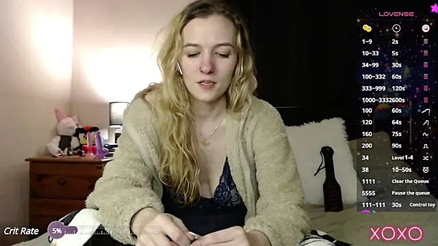 Snapshot of EllieeRose chatting on 01-25-25, 03:30 EllieeRose online show from 01-25-25, 03:30