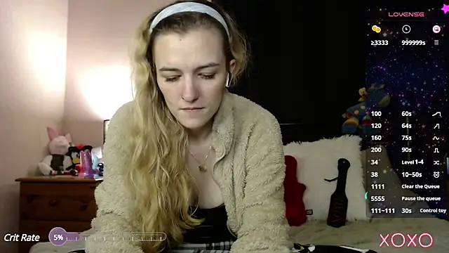 Snapshot of EllieeRose chatting on 02-15-25, 03:52 EllieeRose online show from 02-15-25, 03:52