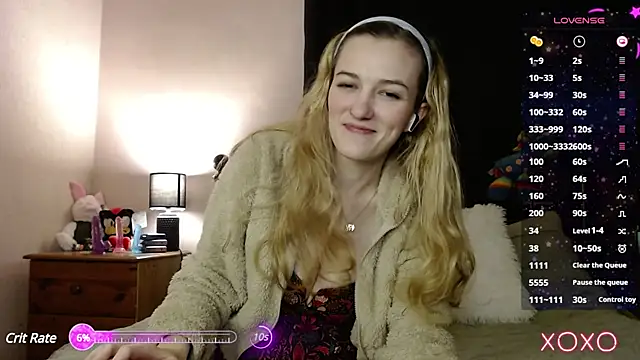 Snapshot of EllieeRose chatting on 02-17-25, 06:04 EllieeRose online show from 02-17-25, 06:04