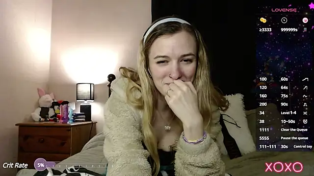 Snapshot of EllieeRose chatting on 02-19-25, 07:06 EllieeRose online show from 02-19-25, 07:06