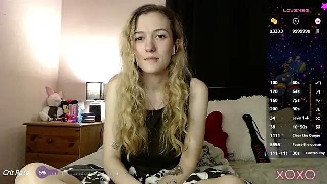 Snapshot of EllieeRose chatting on 02-22-25, 03:45 EllieeRose online show from 02-22-25, 03:45
