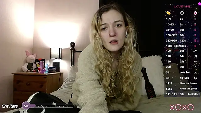 Snapshot of EllieeRose chatting on 02-23-25, 08:17 EllieeRose online show from 02-23-25, 08:17