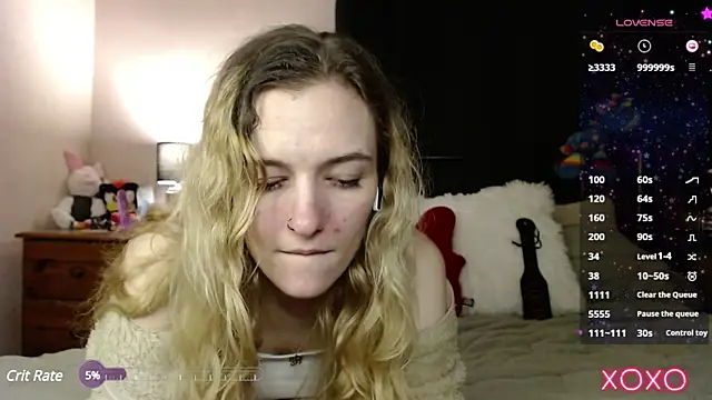 Snapshot of EllieeRose chatting on 03-08-25, 08:25 EllieeRose online show from 03-08-25, 08:25