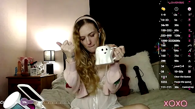 Snapshot of EllieeRose chatting on 09-13-25, 01:33 EllieeRose online show from 09-13-25, 01:33