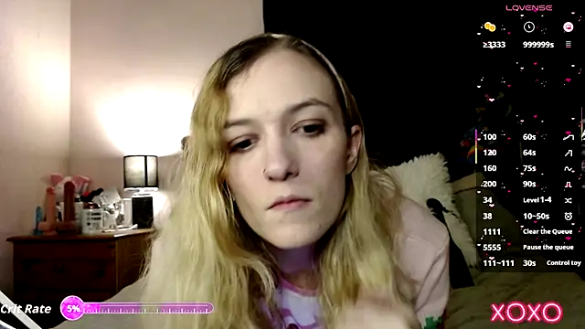 Snapshot of EllieeRose chatting on 09-19-25, 08:20 EllieeRose online show from 09-19-25, 08:20