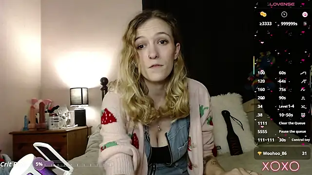 Snapshot of EllieeRose chatting on 09-21-25, 10:55 EllieeRose online show from 09-21-25, 10:55