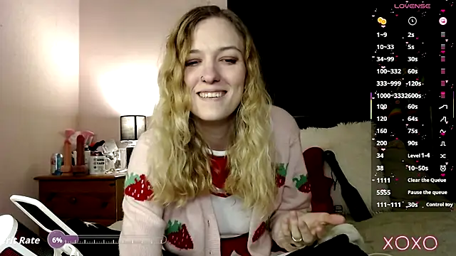 Snapshot of EllieeRose chatting on 09-24-25, 11:30 EllieeRose online show from 09-24-25, 11:30