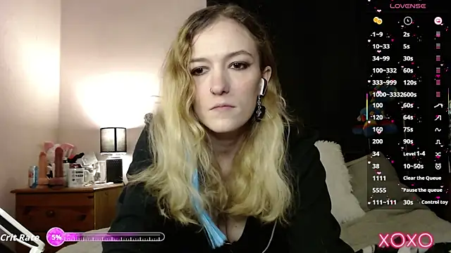 Snapshot of EllieeRose chatting on 09-27-25, 10:48 EllieeRose online show from 09-27-25, 10:48