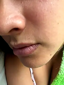 Snapshot of Shanonsex2 chatting on 10-17-25, 08:33 Shanonsex2 online show from 10-17-25, 08:33