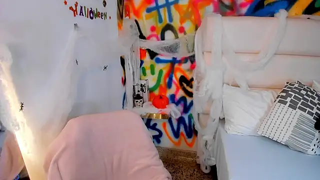 Liana Bernocchi online show from 09-29-25, 09:08