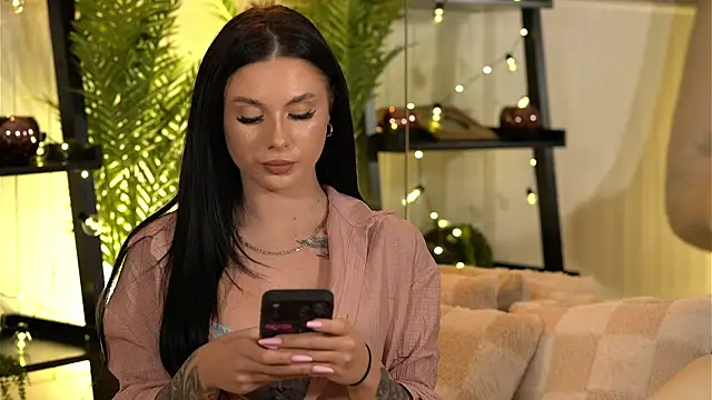 Snapshot of CarolinePrescott chatting on 06-27-26, 06:57 CarolinePrescott online show from 06-27-26, 06:57