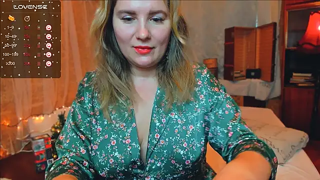 Snapshot of Your_Julia_Burns chatting on 12-26-24, 11:32 Your Julia Burns online show from 12-26-24, 11:32