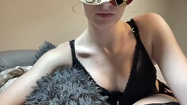 lexihot0000 online show from 12-17-25, 05:52