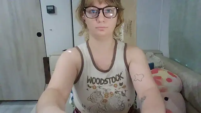 emerieskye20 online show from 11-23-25, 03:12