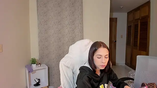 shanakendal2 online show from 02-11-25, 07:48