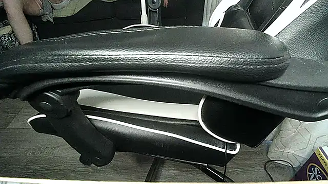 Snapshot of Hellojeremy chatting on 01-11-25, 12:01 Hellojeremy online show from 01-11-25, 12:01