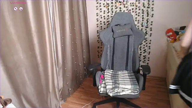 Snapshot of MargoFoxy chatting on 07-27-26, 12:34 MargoFoxy online show from 07-27-26, 12:34