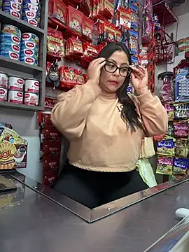 Snapshot of Sol_biglips chatting on 01-14-25, 06:28 Sol biglips online show from 01-14-25, 06:28