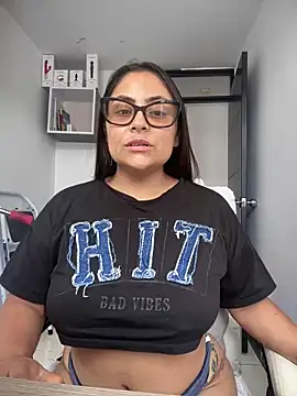 Snapshot of Sol_biglips chatting on 03-18-25, 05:21 Sol biglips online show from 03-18-25, 05:21