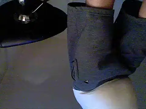 Snapshot of oopsxx chatting on 02-06-25, 11:10 oopsxx online show from 02-06-25, 11:10