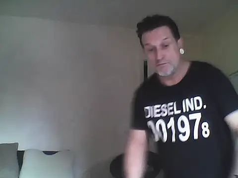 Snapshot of oopsxx chatting on 02-19-25, 02:34 oopsxx online show from 02-19-25, 02:34