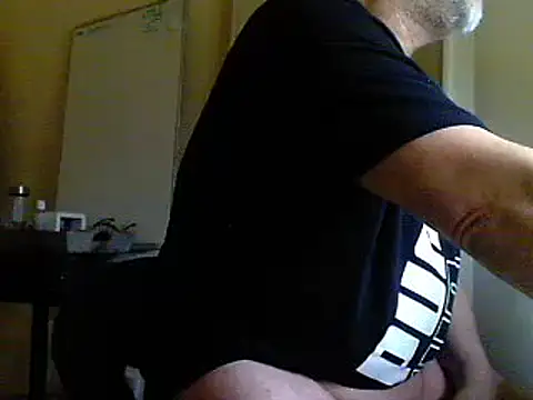 Snapshot of oopsxx chatting on 02-27-25, 03:26 oopsxx online show from 02-27-25, 03:26