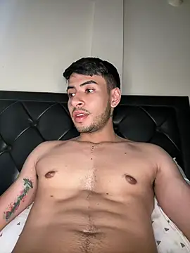 Snapshot of tom_thick chatting on 03-14-25, 09:32 tom thick online show from 03-14-25, 09:32