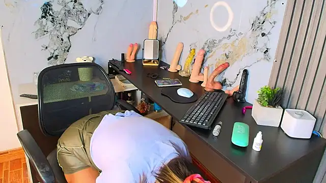 AlixLong online show from 09-27-25, 10:09