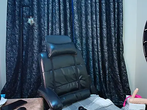 Snapshot of ebony_shilly3 chatting on 10-10-25, 11:26 ebony shilly3 online show from 10-10-25, 11:26