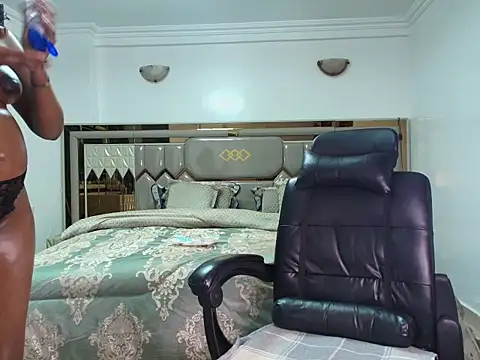 Snapshot of ebony_shilly3 chatting on 11-26-25, 12:00 ebony shilly3 online show from 11-26-25, 12:00