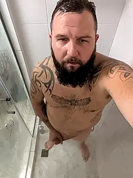 Snapshot of beardedbeasty86 chatting on 10-20-25, 09:32 beardedbeasty86 online show from 10-20-25, 09:32