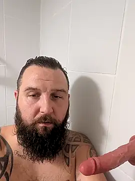 Snapshot of beardedbeasty86 chatting on 10-25-25, 04:42 beardedbeasty86 online show from 10-25-25, 04:42