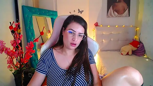 esmeraldaa230 online show from 02-16-25, 11:05