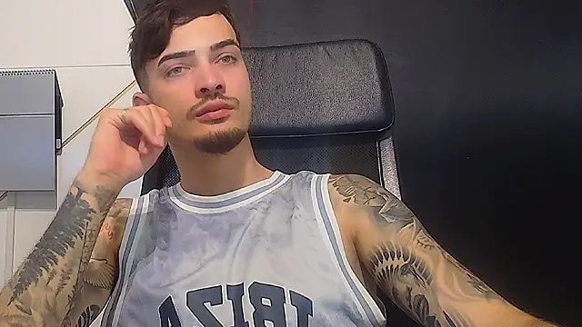 Snapshot of BrandonTate chatting on 06-17-26, 04:48 BrandonTate online show from 06-17-26, 04:48
