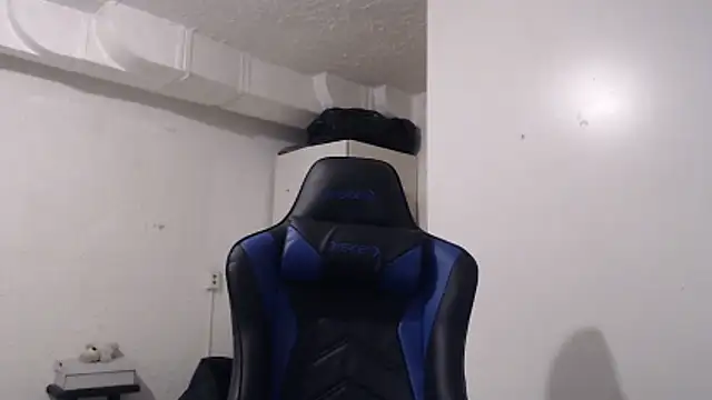 Snapshot of Talenjames4 chatting on 11-11-25, 09:37 Talenjames4 online show from 11-11-25, 09:37