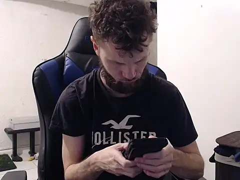 Snapshot of Talenjames4 chatting on 11-29-25, 10:46 Talenjames4 online show from 11-29-25, 10:46