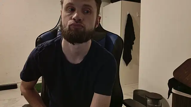 Snapshot of Talenjames4 chatting on 12-05-25, 01:47 Talenjames4 online show from 12-05-25, 01:47