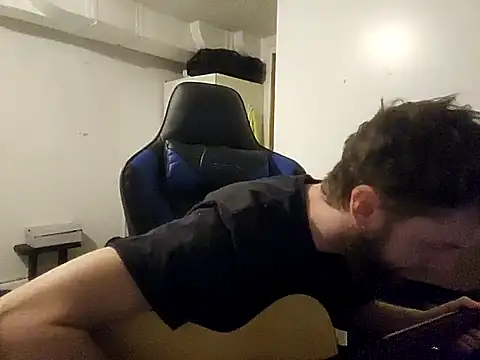 Snapshot of Talenjames4 chatting on 12-17-25, 02:06 Talenjames4 online show from 12-17-25, 02:06