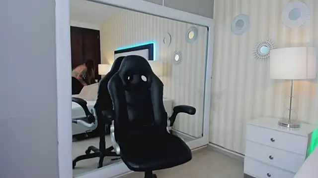 Valeriasaenzz  online show from 12-19-24, 12:24