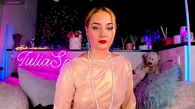  JuliaSpace  online show from 12-06-24, 03:11