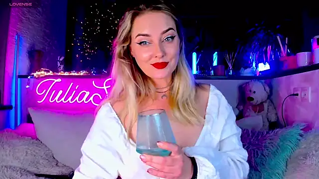  JuliaSpace  online show from 12-29-24, 07:00