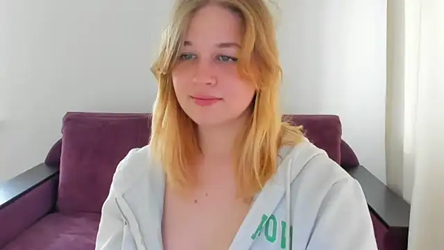 Snapshot of AlicePopsy chatting on 06-02-26, 03:25 AlicePopsy online show from 06-02-26, 03:25