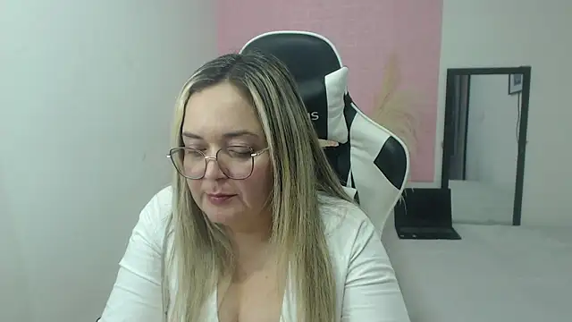 Snapshot of samy_vsn chatting on 06-04-26, 07:42 samy vsn online show from 06-04-26, 07:42