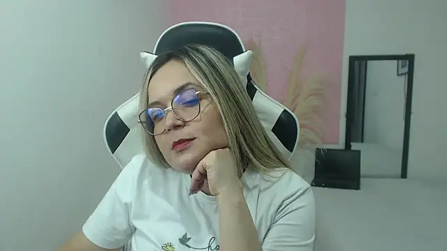 Snapshot of samy_vsn chatting on 06-07-26, 07:06 samy vsn online show from 06-07-26, 07:06