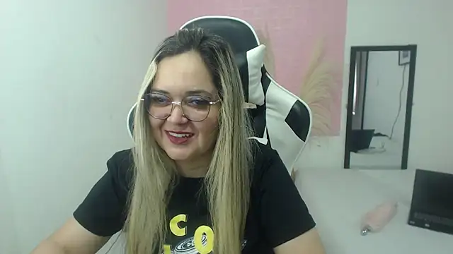 Snapshot of samy_vsn chatting on 06-20-26, 10:01 samy vsn online show from 06-20-26, 10:01